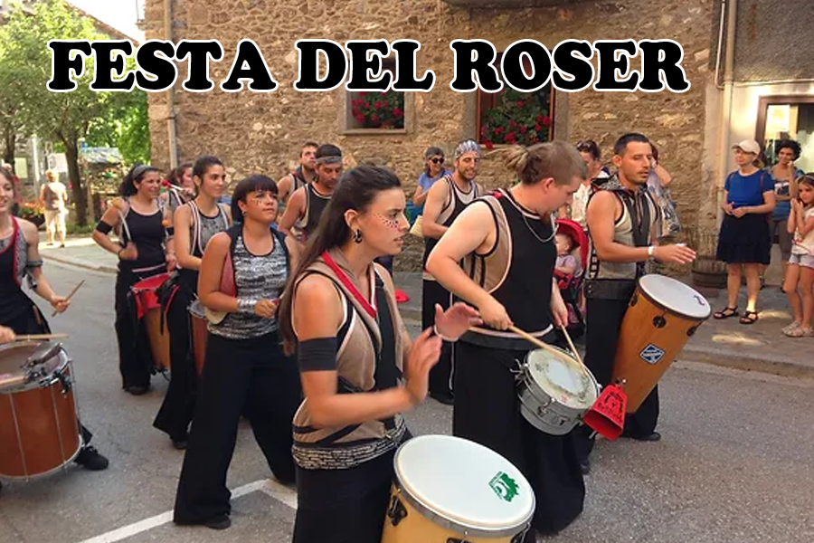 Festa del Roser: Passant des de la Casa de la Vila
