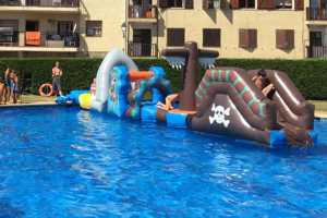 Inflables a la piscina municipal de Llanars